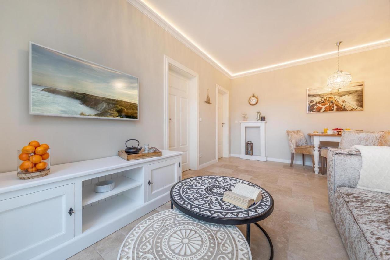 Traumhaus Unter Reet Daire Zingst Dış mekan fotoğraf